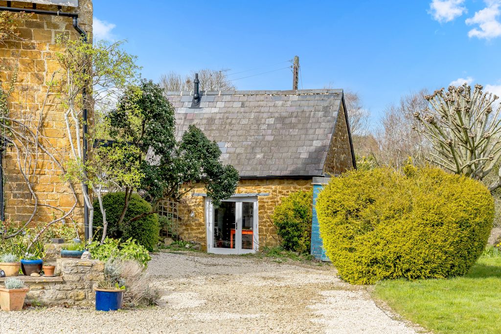 Banbury Road North Newington